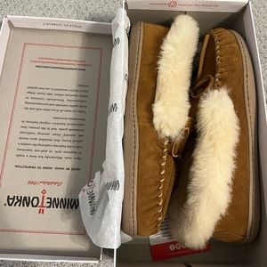 Minnetonka Alpine Sheepskin Moccasin